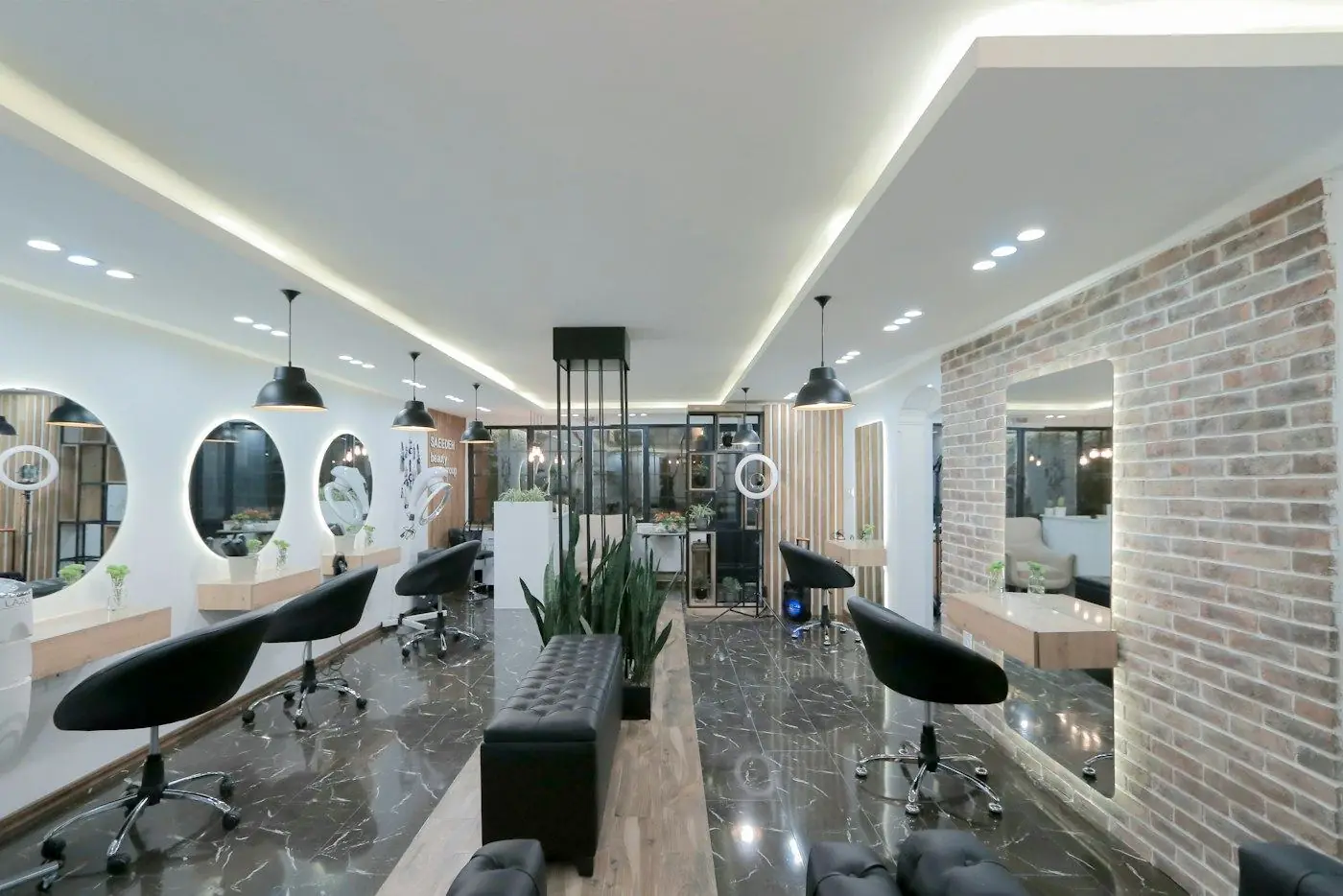 The salon lounge